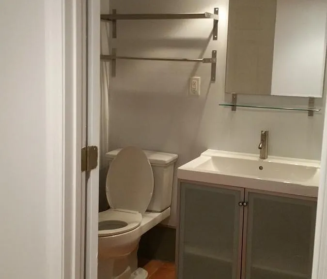 909 Monroe St NW #B — Photo 8