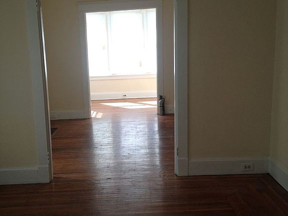 4th image of 3044 Woodburn Ave APT 2