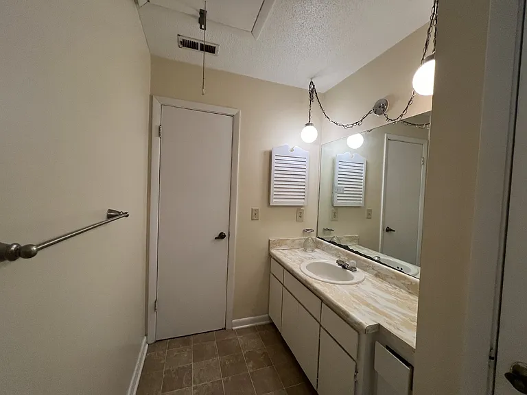 803 Kelly Dr — Photo 10