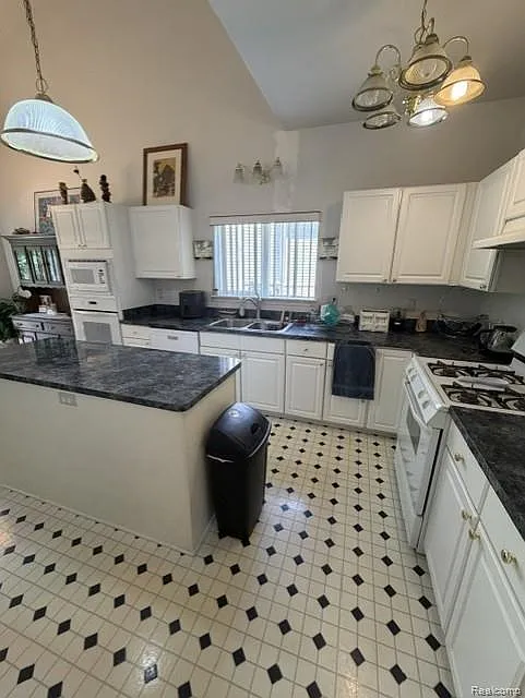 4 bed, 4.0 bath, 2200 sqft, $4,250 — Photo 2