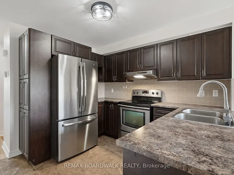 2330 Esprit Dr — Photo 3