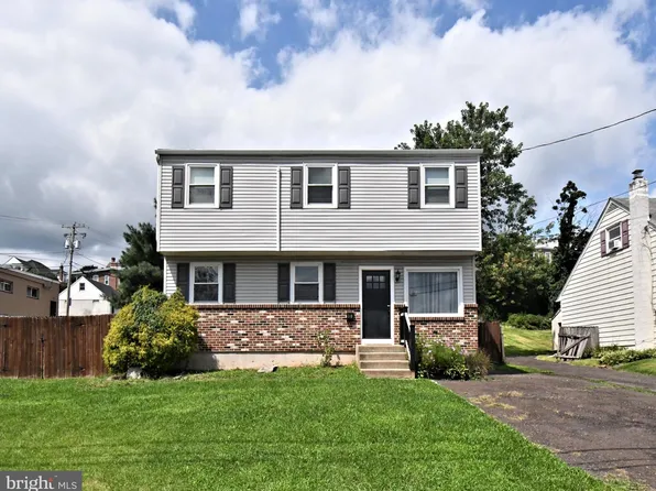 30 S 2nd St, Perkasie, PA 18944