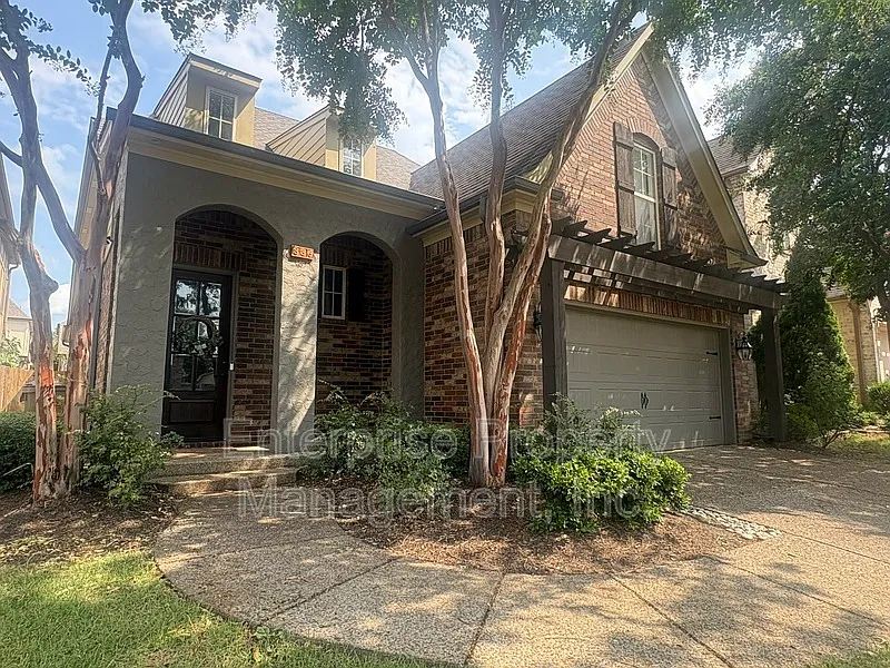 4 bed, 2.5 bath, 2260 sqft, $2,395 — Photo 2