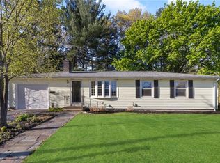 8 Manor Dr, Coventry, RI 02816