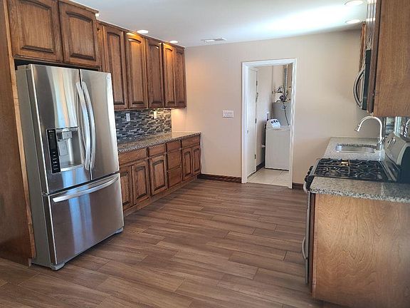 5th image of 6512 Esther Ave NE