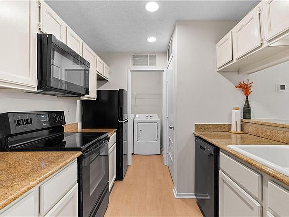 4th image of 1114 McClelen Way