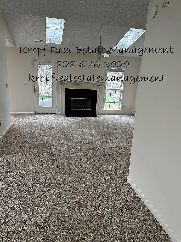 Building Photo - 440 Glensprings Dr