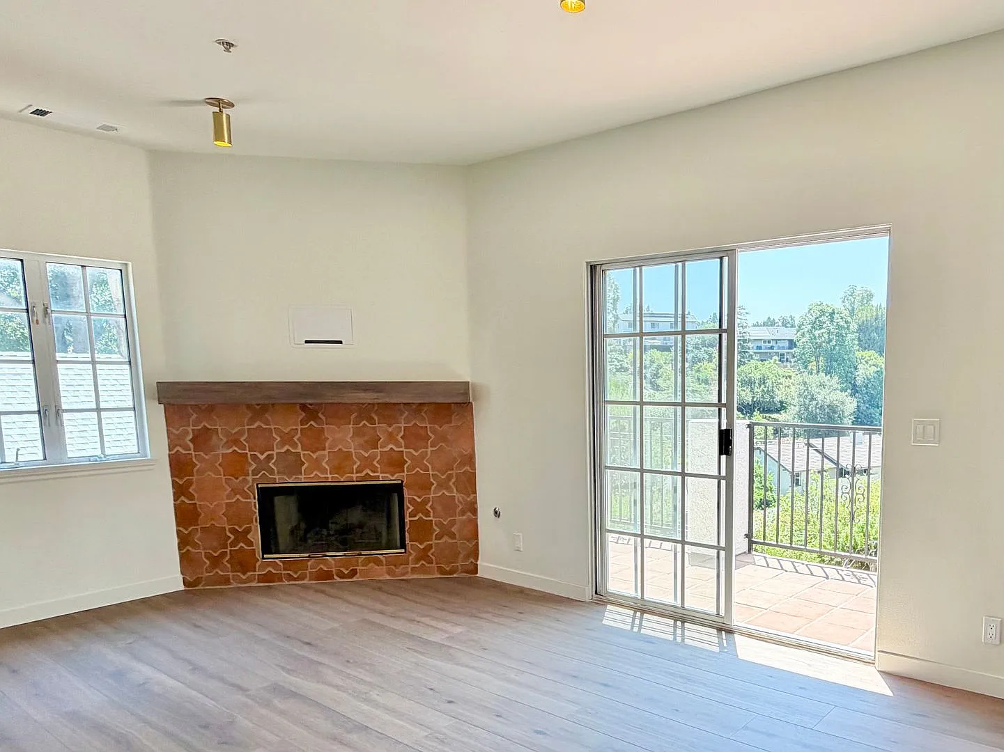 3-Story South Pasadena Hills House w/2 Bonus Rooms + Private Guest Suite — Photo 4