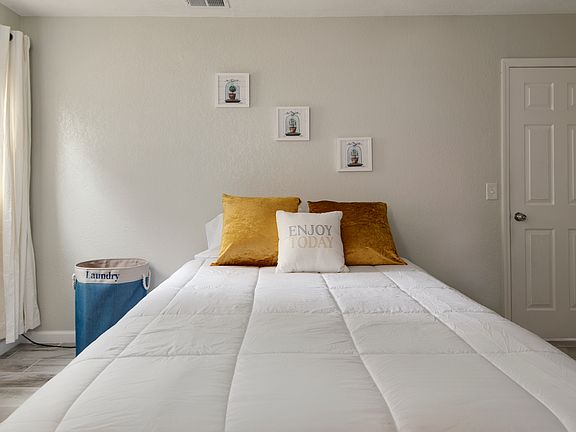 2nd image of 4404 Walis Pl