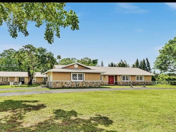 5310 SW 109th Ave, Davie, FL 33328