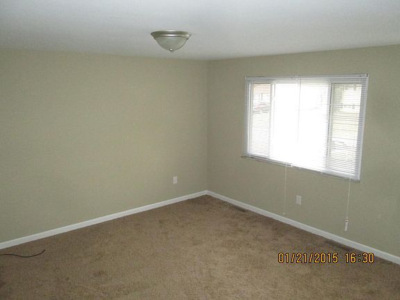 2nd image of 3196 Vauxhall Dr