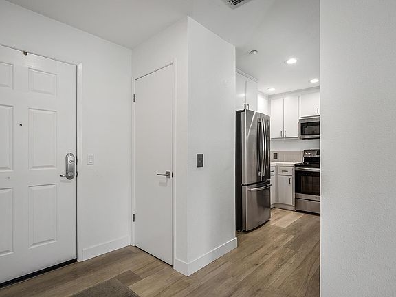 4th image of 530 Entrada Drive #202