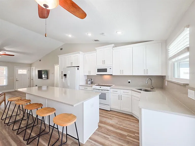 2135 S Flagler Ave — Photo 7