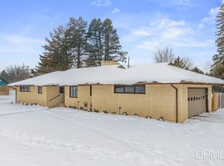 1400 W B St, Iron Mountain, MI 49801