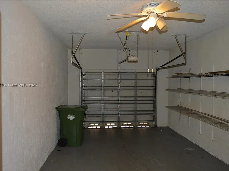 1527 Veracruz Ln — Photo 15