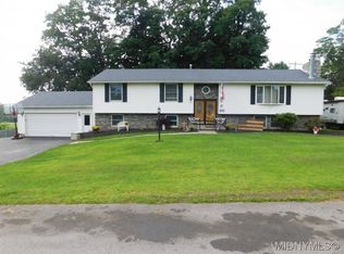 17 Beaton Dr, Deerfield, NY 13502