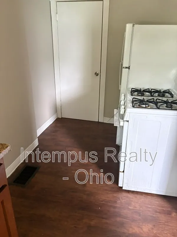 2 bed, 1.0 bath, $750 — Photo 4