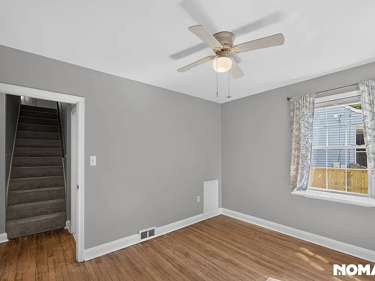 442 Westshire Dr — Photo 9