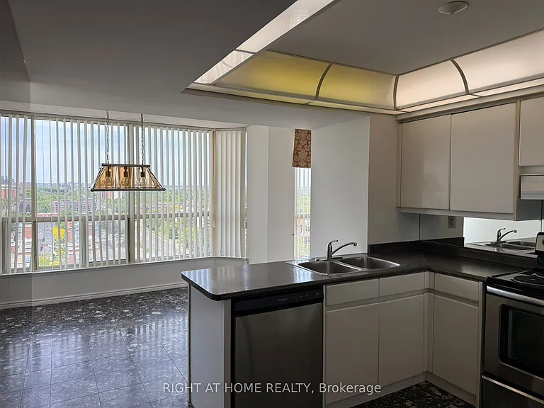 7300 Yonge St #1604 — Photo 36