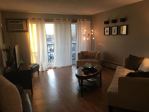 2nd image of 1 W Lake St APT 212