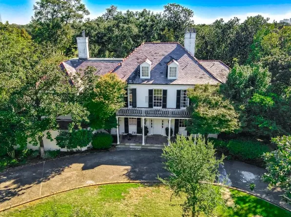 7 Garden Ln, New Orleans, LA 70124
