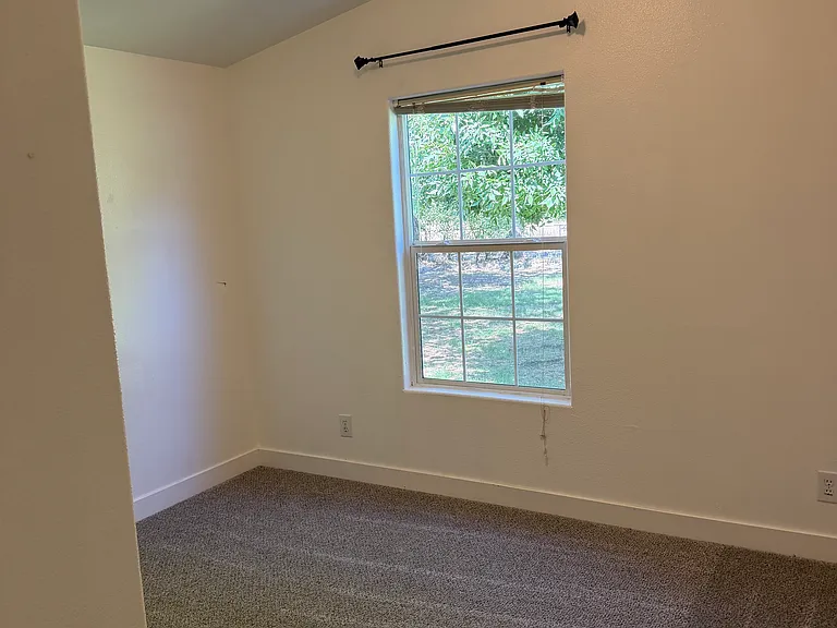 23409 Hamilton Ave — Photo 21