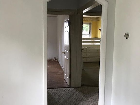3rd image of 37 Woodsedge Ave