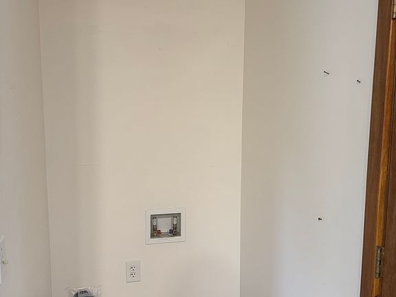 5th image of 1312 W Grove St