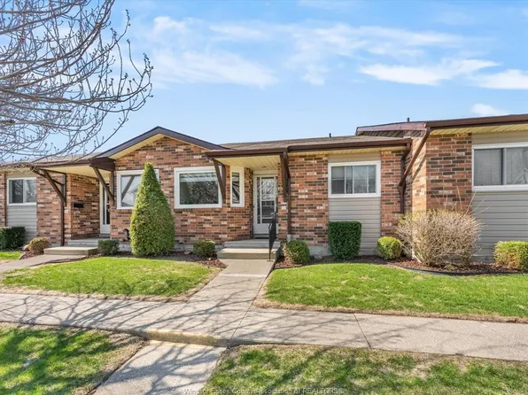 7 Cherry Ln #16, Leamington, ON N8H 5A5