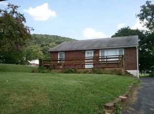 1104 Wolf St, Narrows, VA 24124