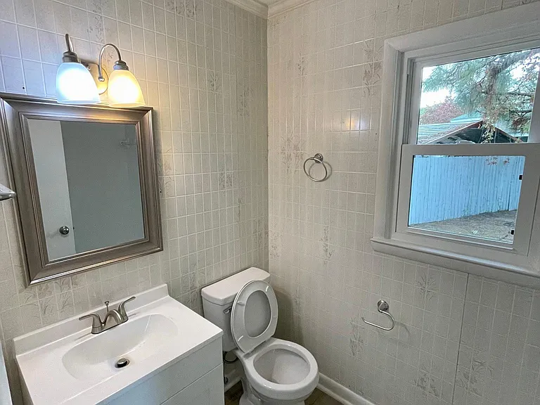 518 Platinum St — Photo 9