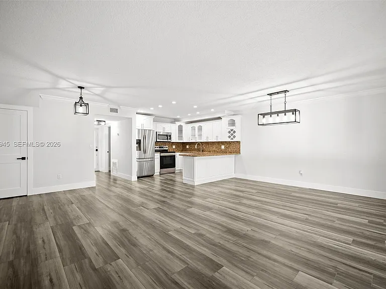 6832 W 2nd Ct — Photo 5