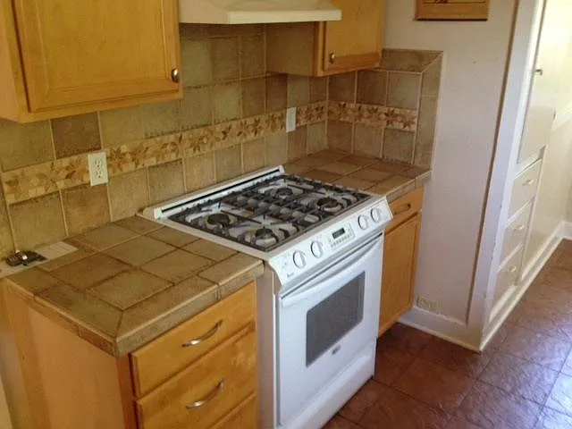 3428 N Newton St — Photo 3
