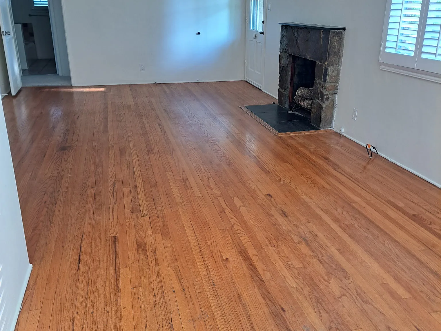 3 bed, 1250 sqft, $5,500 — Photo 2