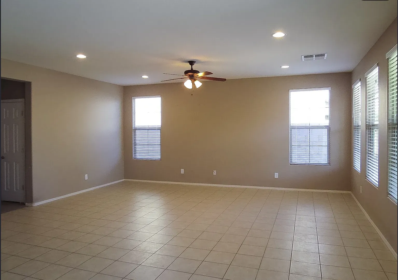5 bed and 3 baths in Gilbert — Photo 4
