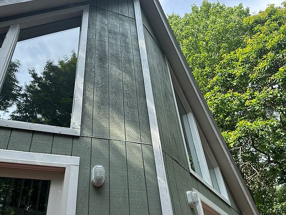 5th image of 20 Iowa Rd