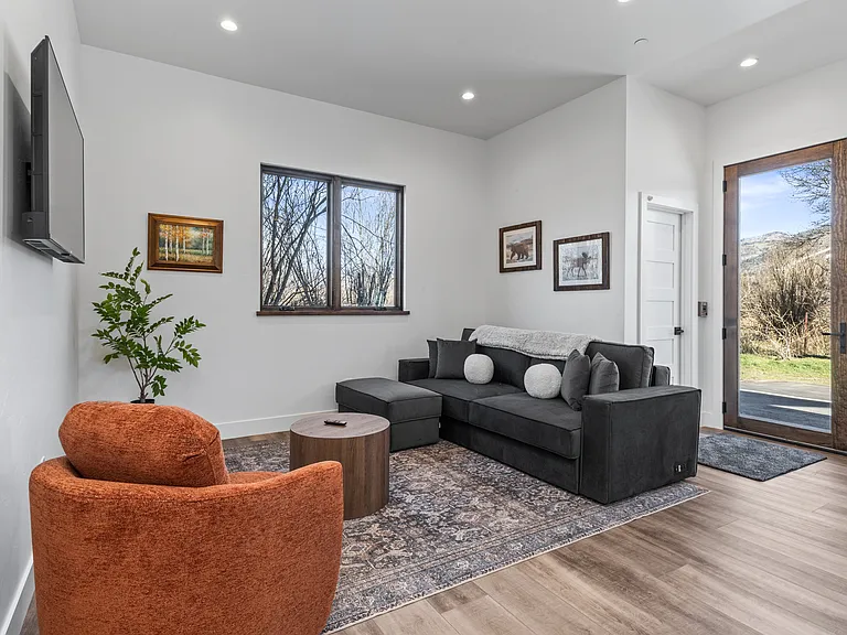 Living Room | Outdoor Access