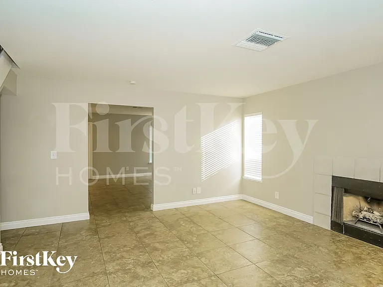 1727 Duarte Dr — Photo 6