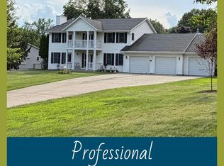 9729 N Rock River Dr, Edgerton, WI 53534