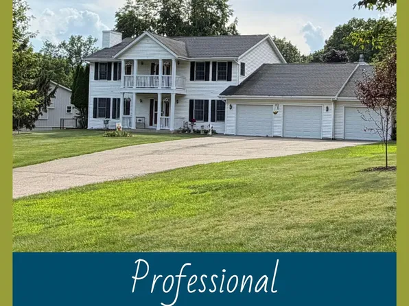 9729 N Rock River Dr, Edgerton, WI 53534