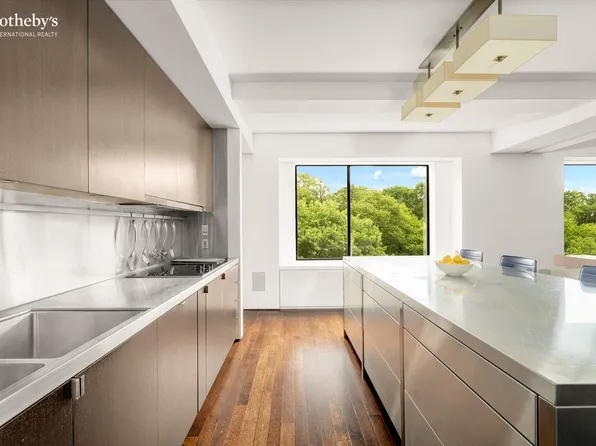 230 Central Park West image 12 of 26