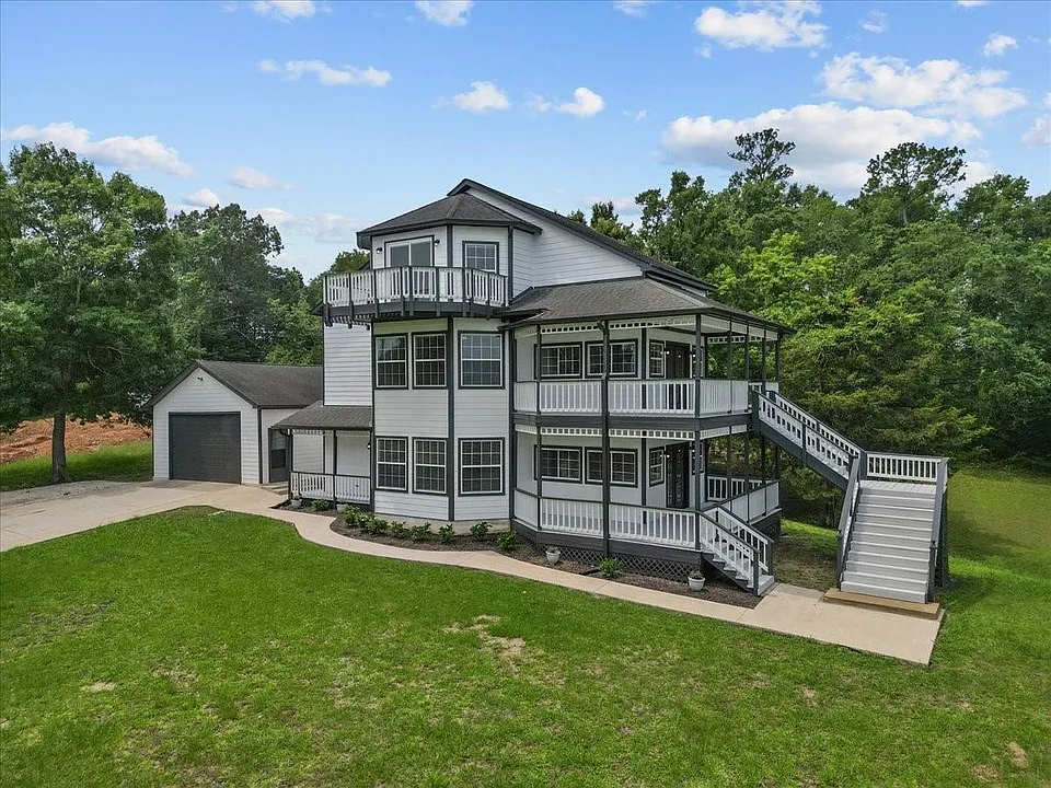401 Paradise Dr