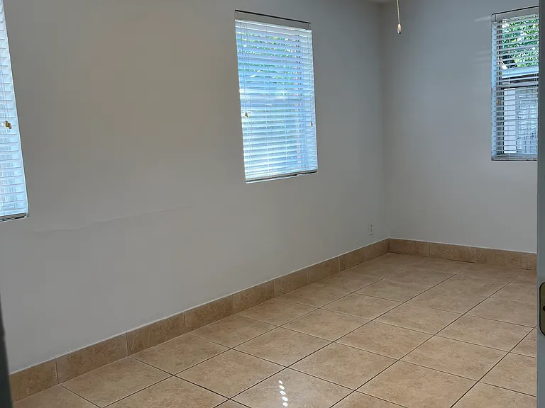 2782 Claremont Cir — Photo 7