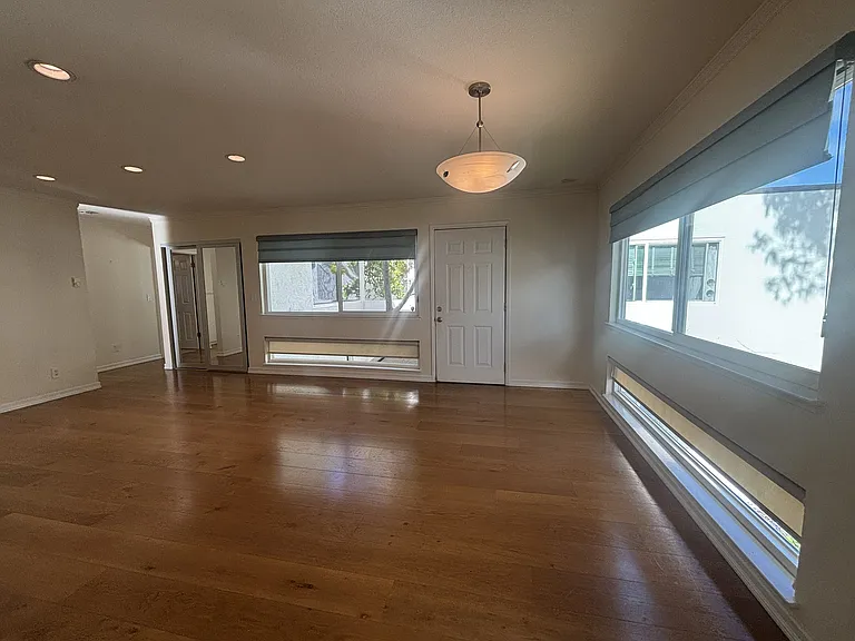 1919 Alameda De Las Pulgas #82 — Photo 3