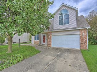 2 Goldfinch Ct, Savoy, IL