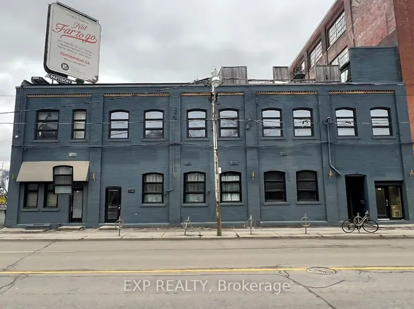 2480 Dundas St W, Toronto, ON M6P 1W9