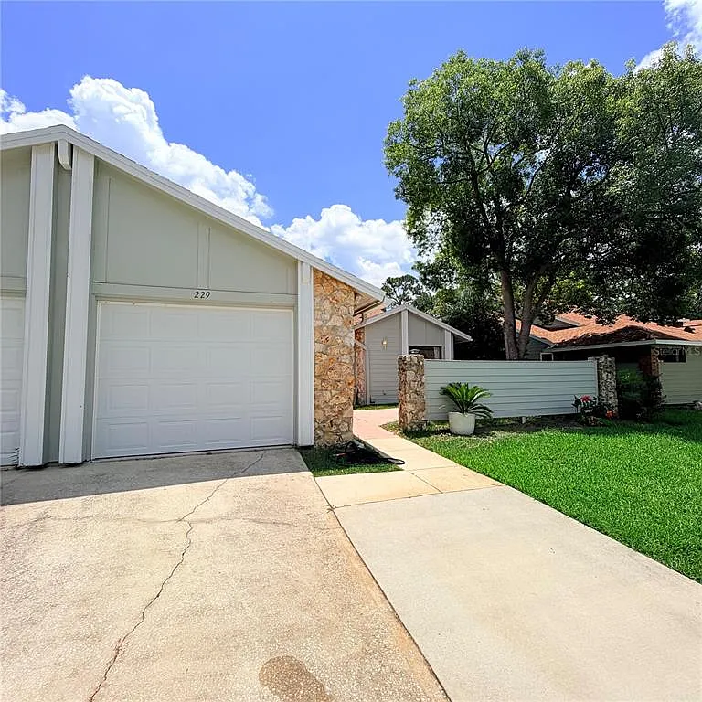 3 bed, 2.0 bath, 1730 sqft, $2,500 — Photo 2
