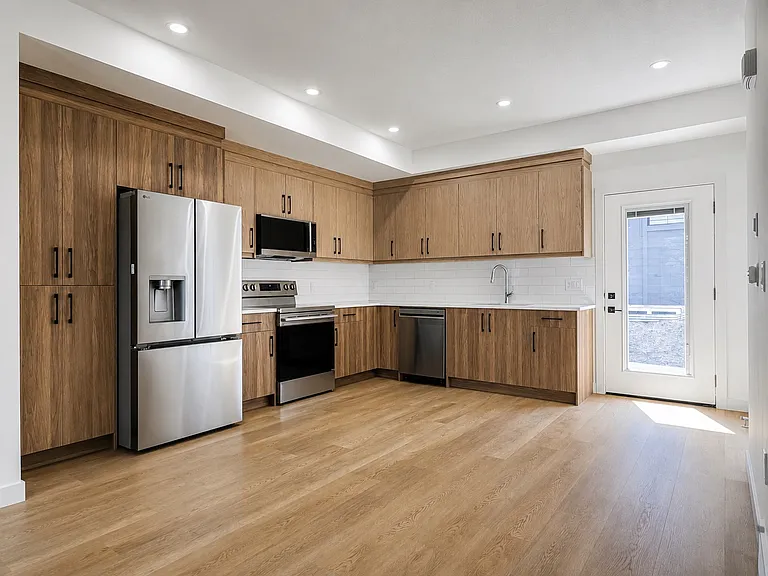 227 26th Ave NE #201 — Photo 4