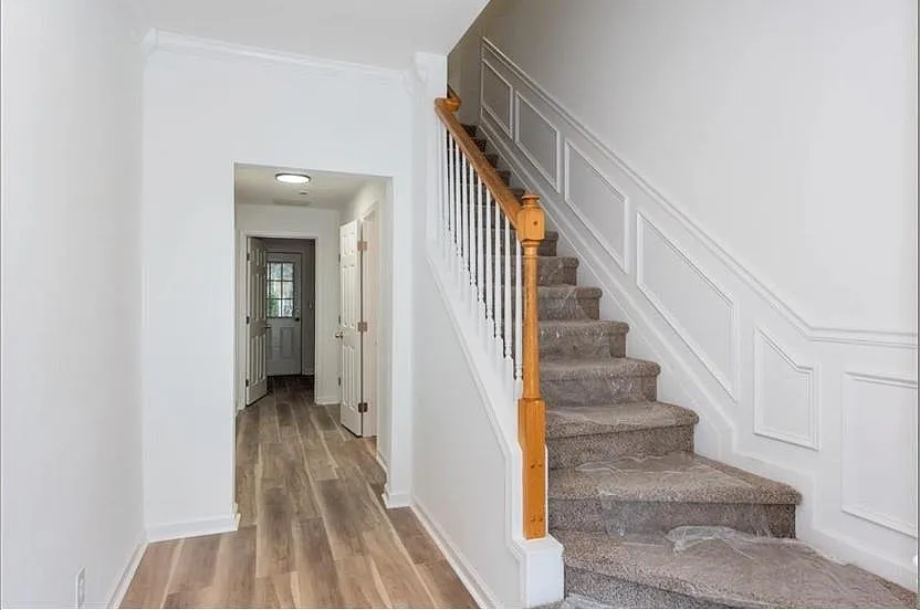 4 bed, 4.0 bath, 1902 sqft, $2,300 — Photo 4