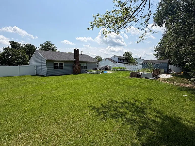 4 Patricia Ln — Photo 22